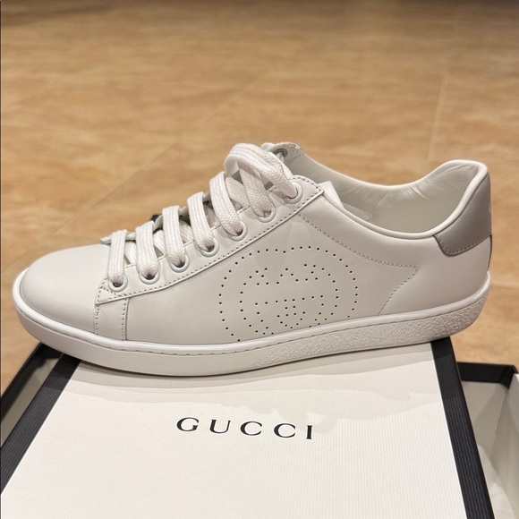 Gucci Off-White Leather Sneakers - Picture 2 of 7